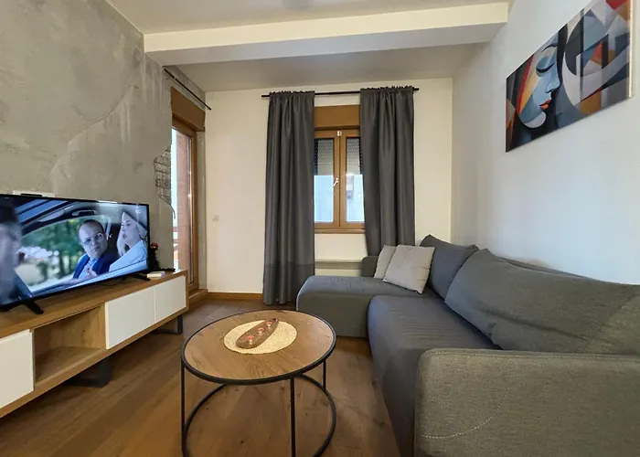 아파트 Tenea & 즐라티보